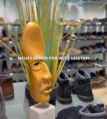 „Neues Leben für alte Leisten“ heißt die Ausstellung, die ihr bei uns im Laufe des Oktobers zu sehen bekommt. Uwe Kirste...